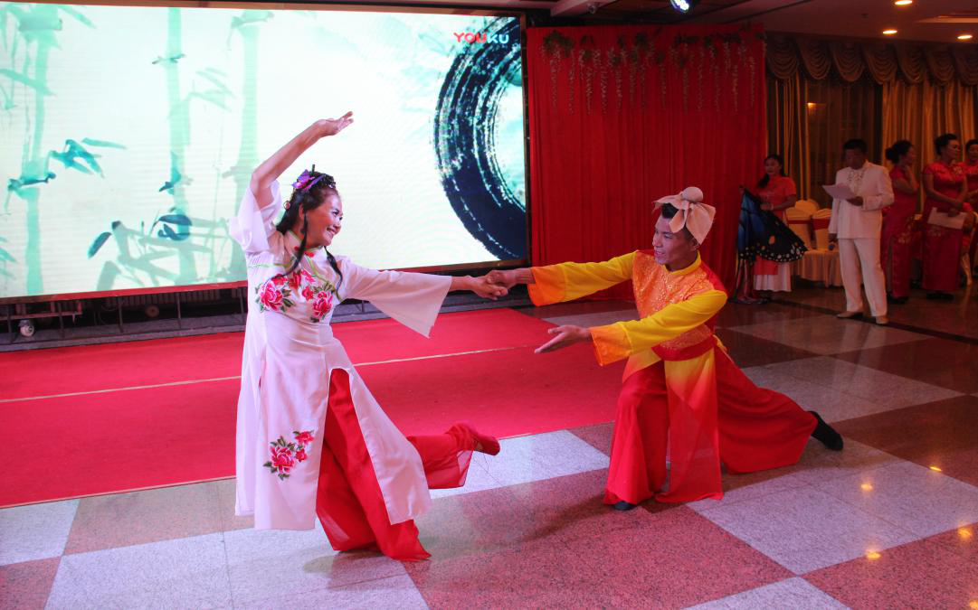 世界华人文化艺术总会新疆区总会举办首届中秋文艺汇演