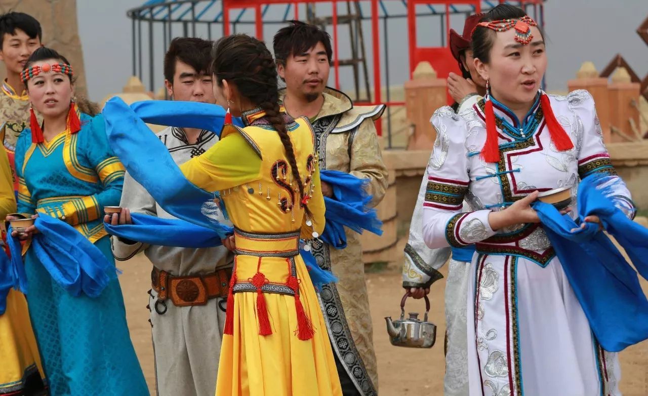 2015公务员考试行测范文：蒙古族的高贵礼节范文大全