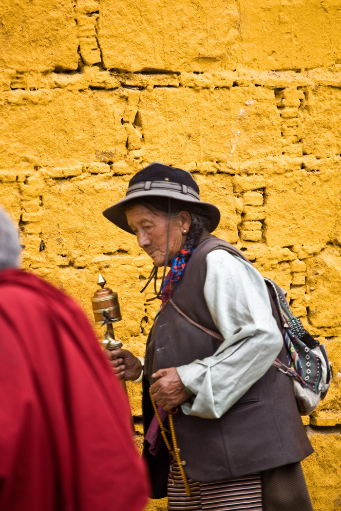 康藏方言中的“藏”与“沃人”